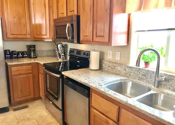 Vermillion Cliffs View Desert With Private Fenced Yard & Boat Parking Near Powell, Page, Arizona Holiday home *